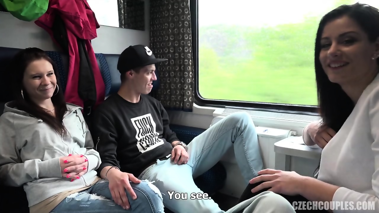 Foursome in Public TRAIN Alex Black สลับคู่สวิงกิ้งบนรถไฟ pornฝรั่ง